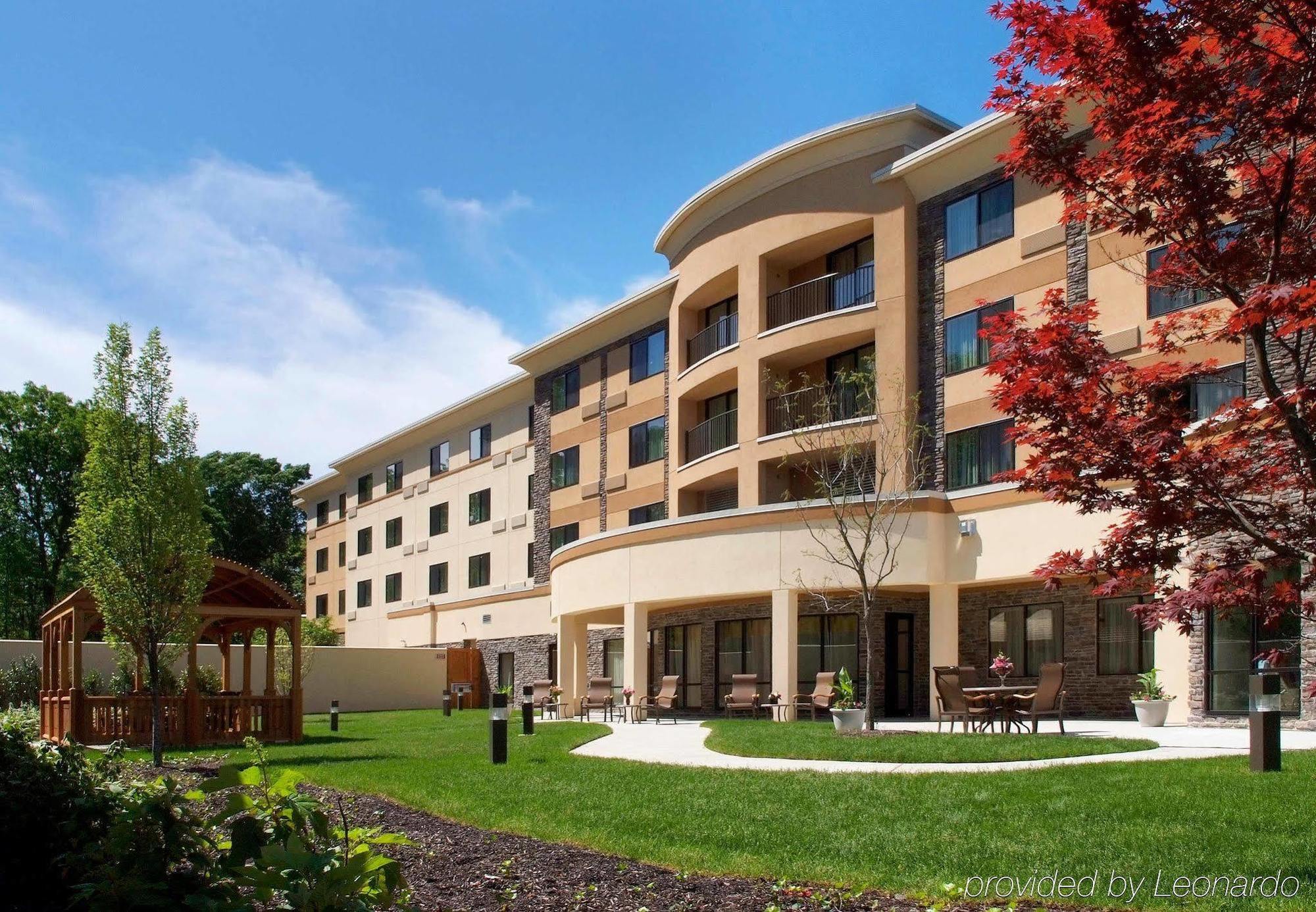 Courtyard By Marriott Paramus Hotel Exterior photo